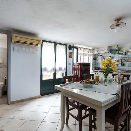 Sa Dommo De Luigi Daire Orosei