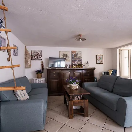 Sa Dommo De Luigi Lejlighed